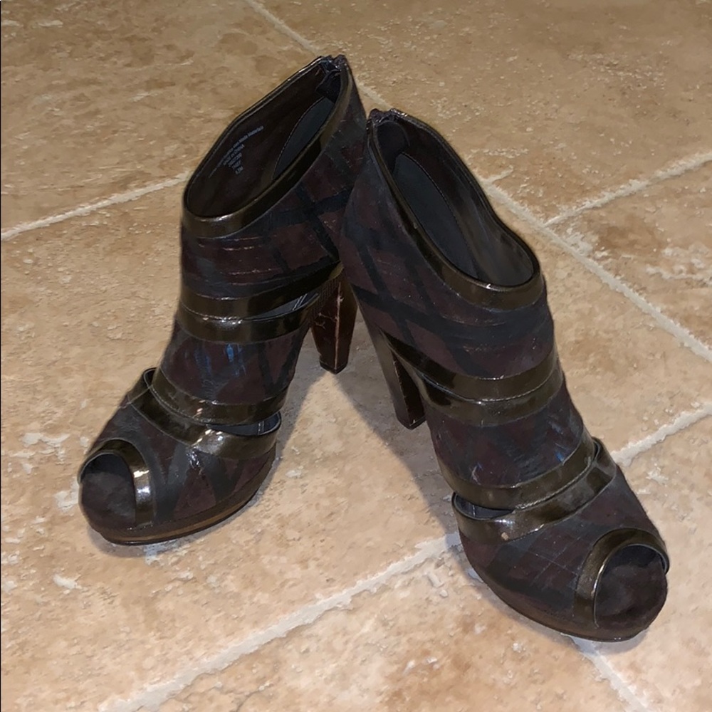 Fergie size 8.5 women’s peep toe booties